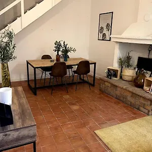  Hébergement de vacances Maison De Caractere Au Coeur De La Provence France