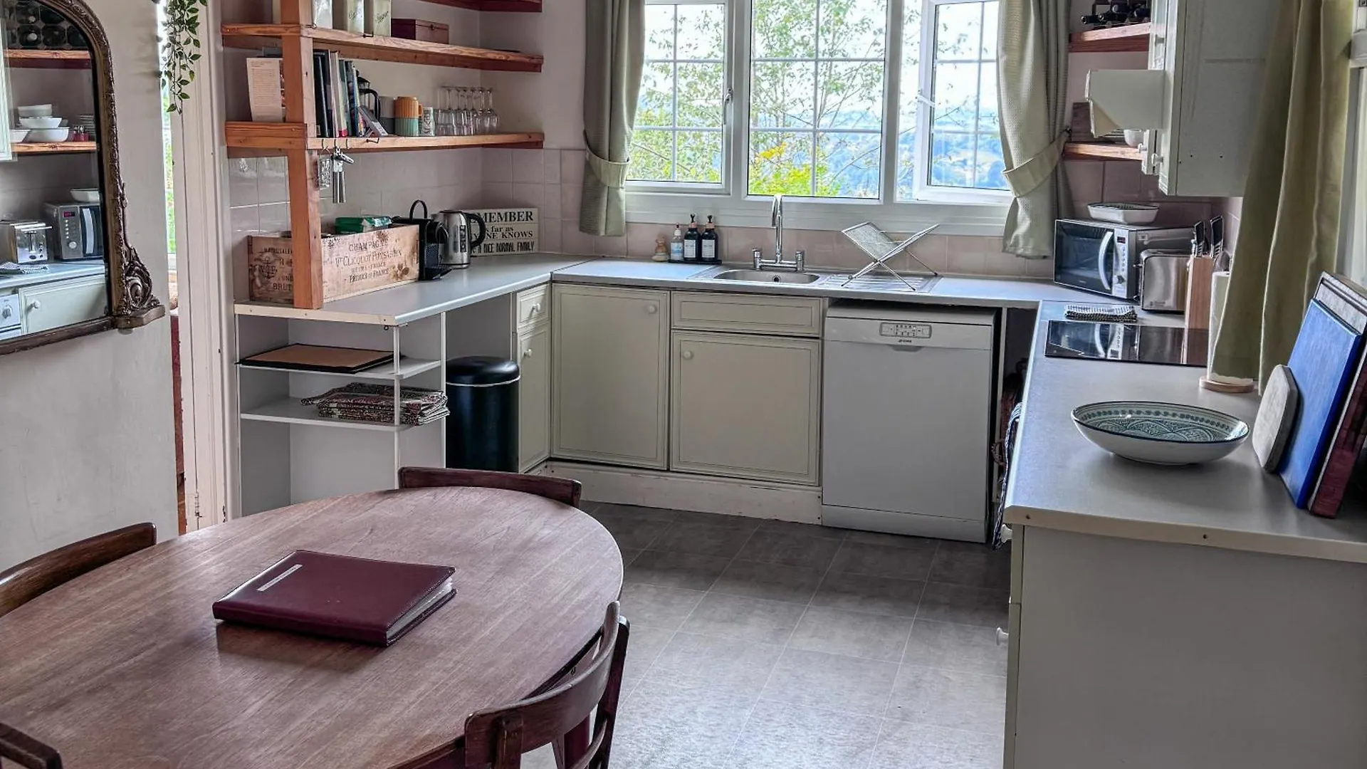 Spacious Home In Bath, Nature And City!