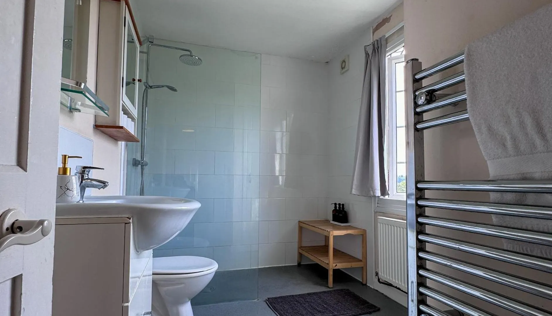 Lodge Spacious Home In Bath, Nature And City!